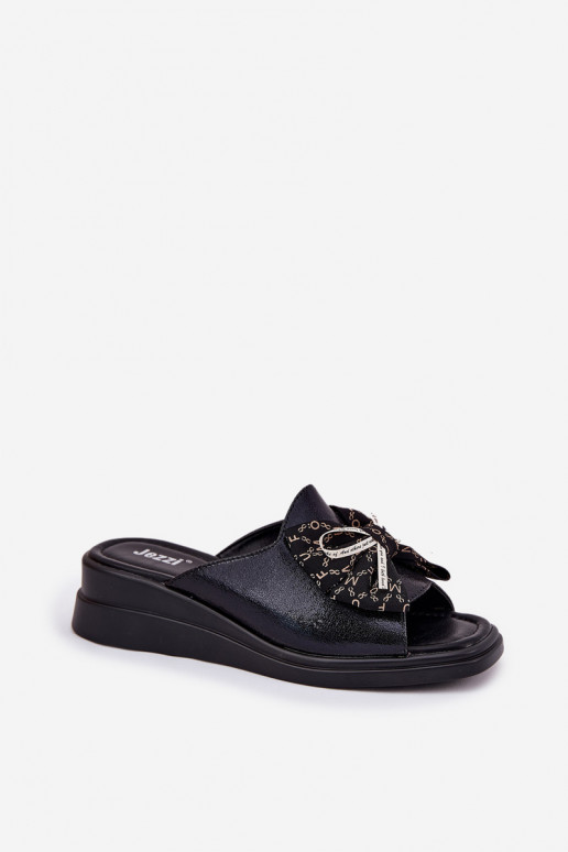 Chinelos femininos Em uma cunha com fitas cor preta Moonzella