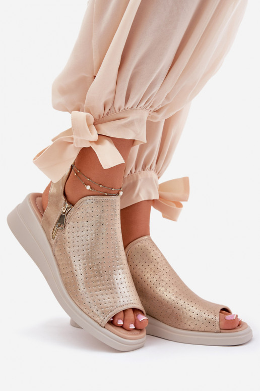 Sandálias femininas Em uma cunha cor dourada Mevinette