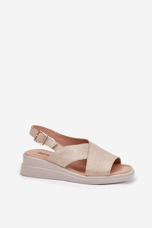 Sandálias femininas Em uma cunha de couro ecológico cor dourada Quilara