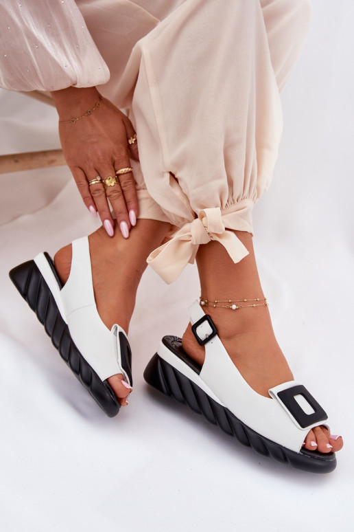 Sandálias femininas Feminino Em uma cunha com decoração Artiker 56C2157 cor branca Sandálias femininas Feminino Em uma cunha com decoração Artiker 56C2157 cor branca