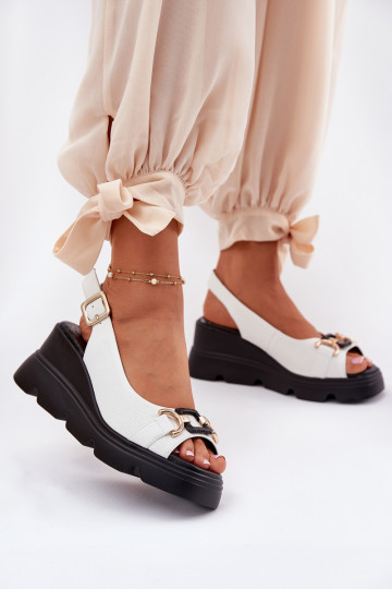 Sandálias femininas Feminino Em uma cunha e plataforma com enfeites Artiker 56C1588 cor branca 2