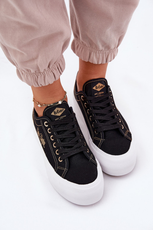 Tênis têxteis com uma plataforma Lee Cooper LCEM-25-31-3431L cor preta Tênis têxteis com uma plataforma Lee Cooper LCEM-25-31-3431L cor preta