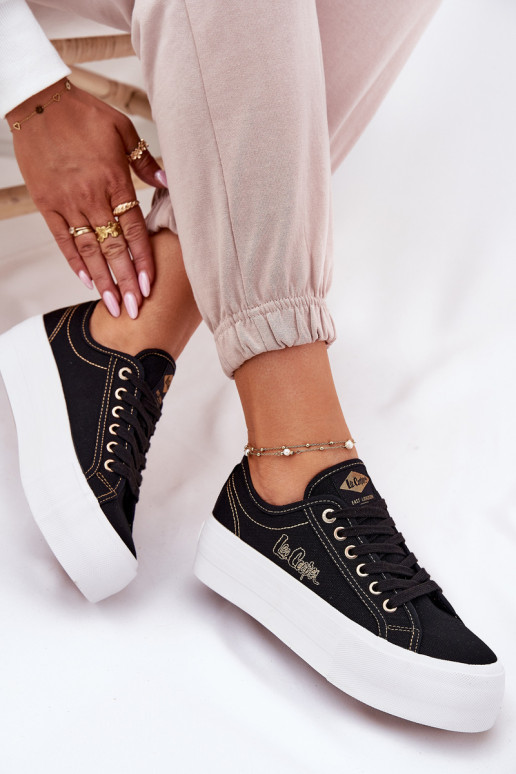 Tênis têxteis com uma plataforma Lee Cooper LCEM-25-31-3431L cor preta Tênis têxteis com uma plataforma Lee Cooper LCEM-25-31-3431L cor preta