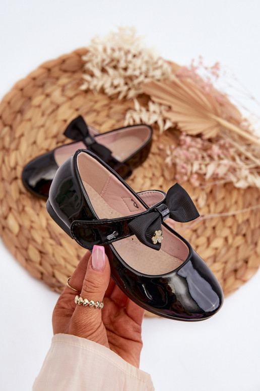 bailarinas Infantil com efeito verniz com fitas com fixadores adesivos cor preta Kocia