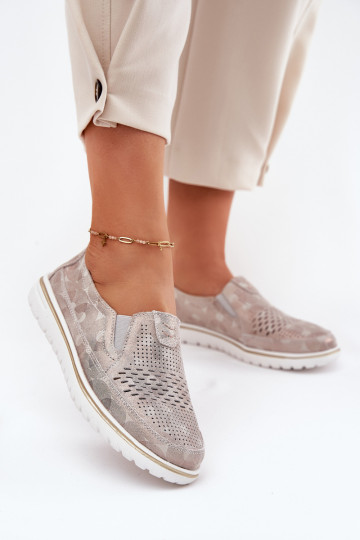 feito de sapatos de camurça de um modelo marcante na cor bege-ouro Inez