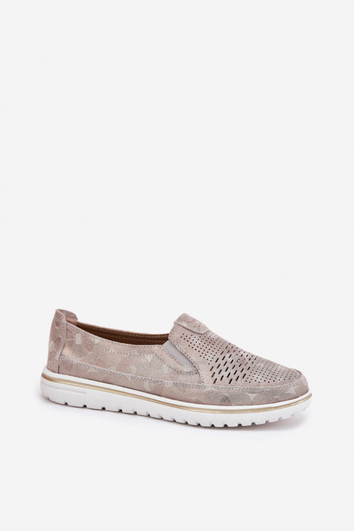 feito de sapatos de camurça de um modelo marcante na cor bege-ouro Inez