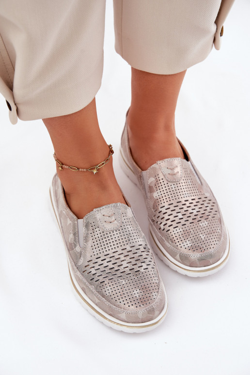 feito de sapatos de camurça de um modelo marcante na cor bege-ouro Inez