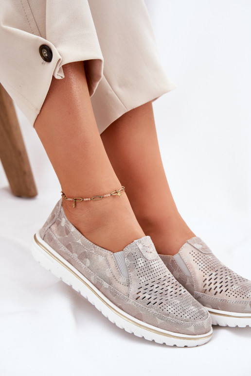 feito de sapatos de camurça de um modelo marcante na cor bege-ouro Inez