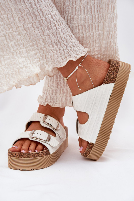 Chinelos femininos Platformie com fivelas Lee Cooper LCEM-25-35-3496L cor branca Chinelos femininos Platformie com fivelas Lee Cooper LCEM-25-35-3496L cor branca