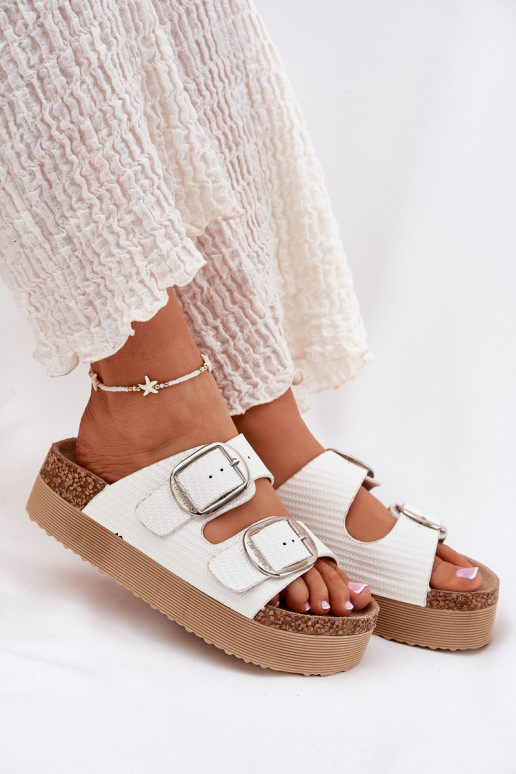 Chinelos femininos Platformie com fivelas Lee Cooper LCEM-25-35-3496L cor branca Chinelos femininos Platformie com fivelas Lee Cooper LCEM-25-35-3496L cor branca