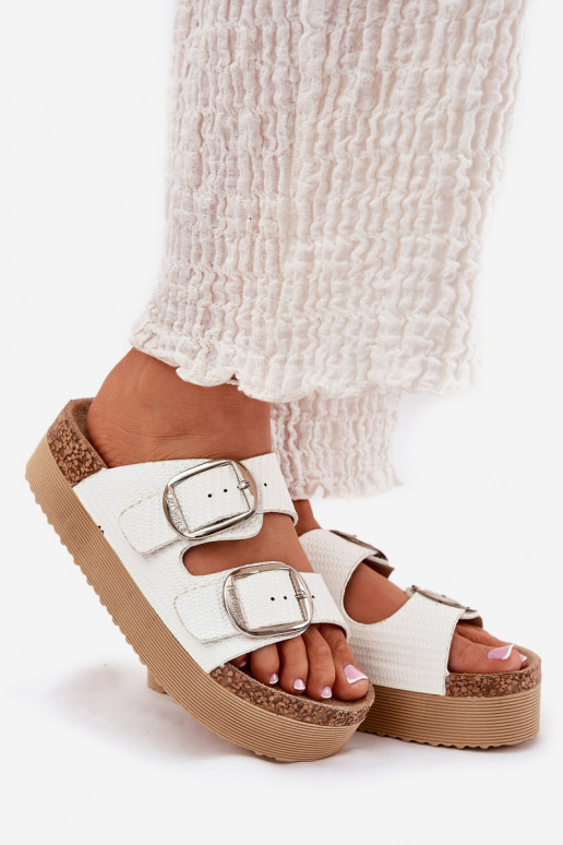 Chinelos femininos Platformie com fivelas Lee Cooper LCEM-25-35-3496L cor branca Chinelos femininos Platformie com fivelas Lee Cooper LCEM-25-35-3496L cor branca