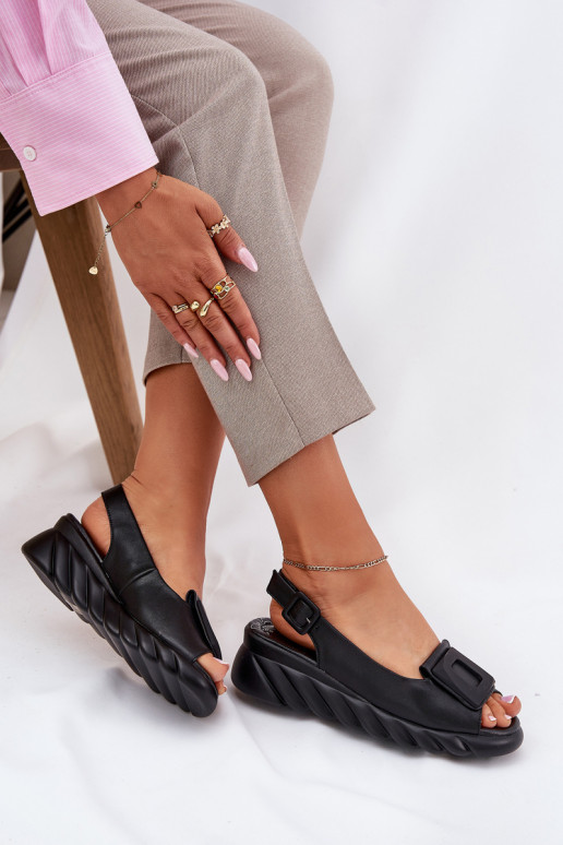 Sandálias femininas Feminino Em uma cunha com decoração Artiker 56C2156 cor preta