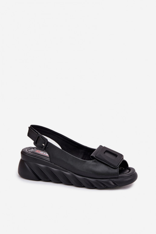 Sandálias femininas Feminino Em uma cunha com decoração Artiker 56C2156 cor preta