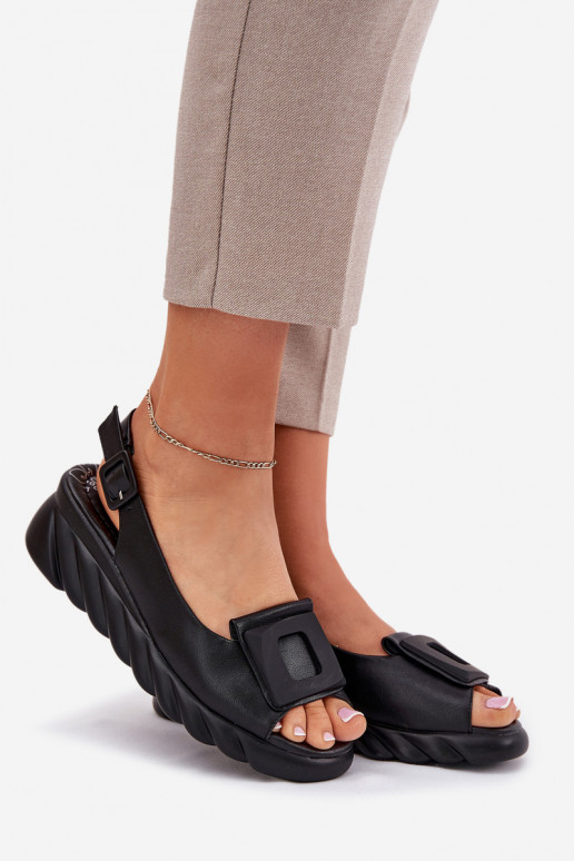 Sandálias femininas Feminino Em uma cunha com decoração Artiker 56C2156 cor preta