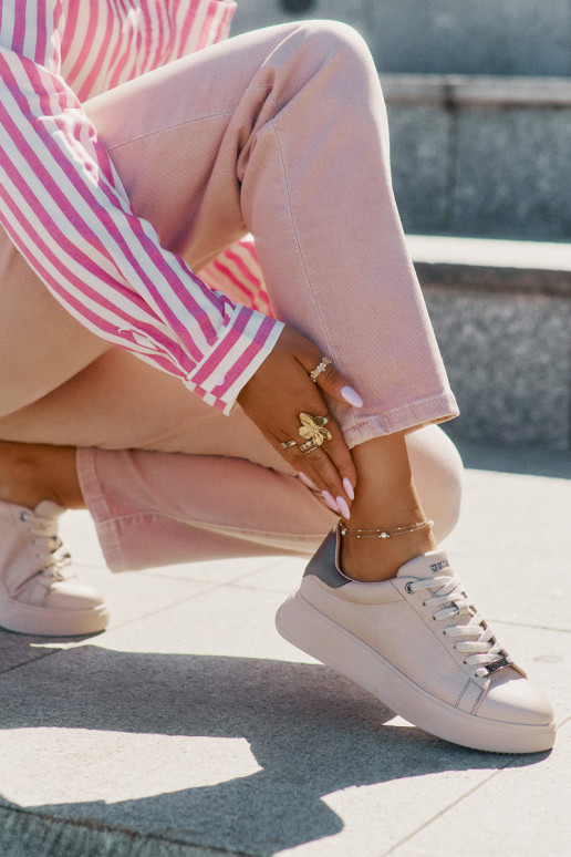 À modalo de tênis Feminino de couro ecológico Big Star RR274259 bege À modalo de tênis Feminino de couro ecológico Big Star RR274259 bege