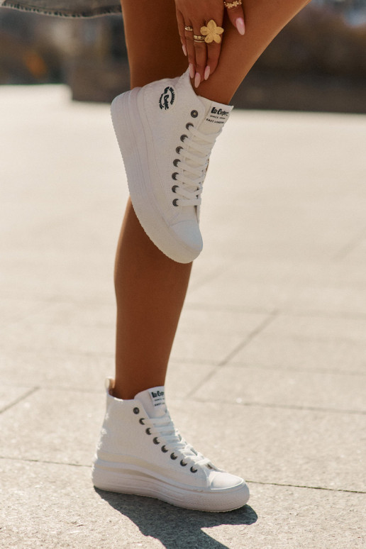 Sapatos de lazer com uma plataforma Lee Cooper LCEM-25-44-3209L Biale