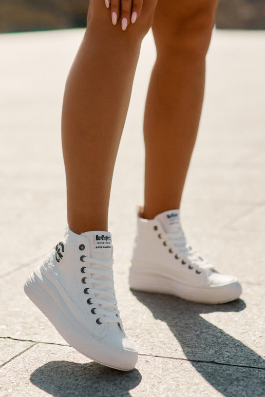 Sapatos de lazer com uma plataforma Lee Cooper LCEM-25-44-3209L Biale