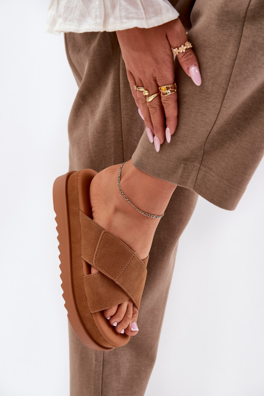 Chinelos femininos com uma plataforma Z Przeplatającymi Się Paskami cor marrom Rinasara