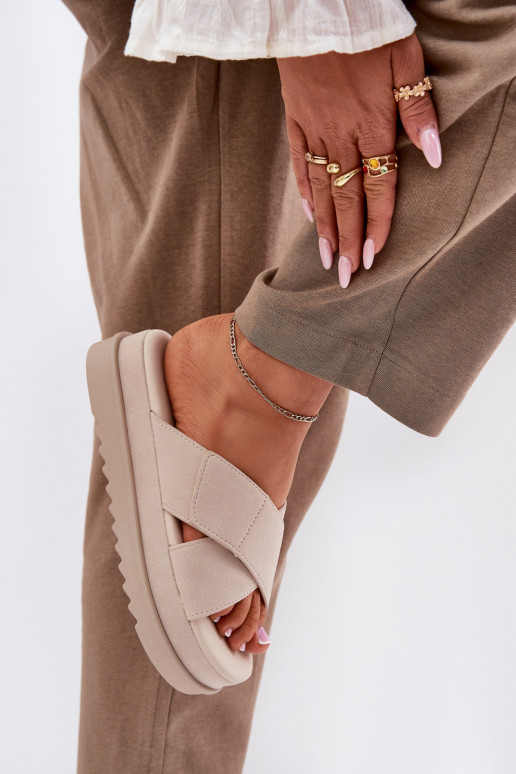 Chinelos femininos com uma plataforma Z Przeplatającymi Się Paskami bege Rinasara