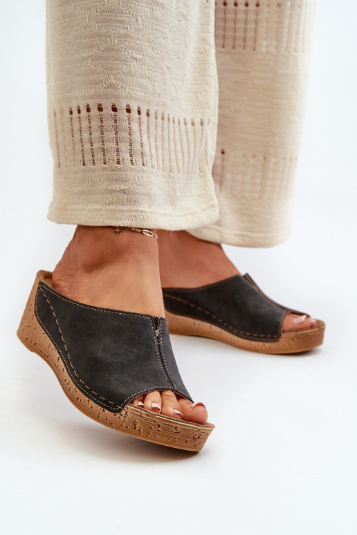 Chinelos femininos confortáveis Em uma cunha Inblu NG000002 cor preta Chinelos femininos confortáveis Em uma cunha Inblu NG000002 cor preta