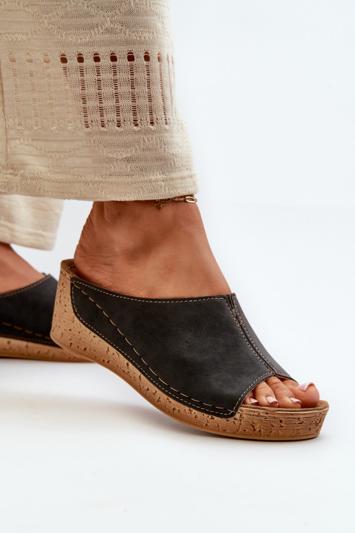 Chinelos femininos confortáveis Em uma cunha Inblu NG000002 cor preta Chinelos femininos confortáveis Em uma cunha Inblu NG000002 cor preta