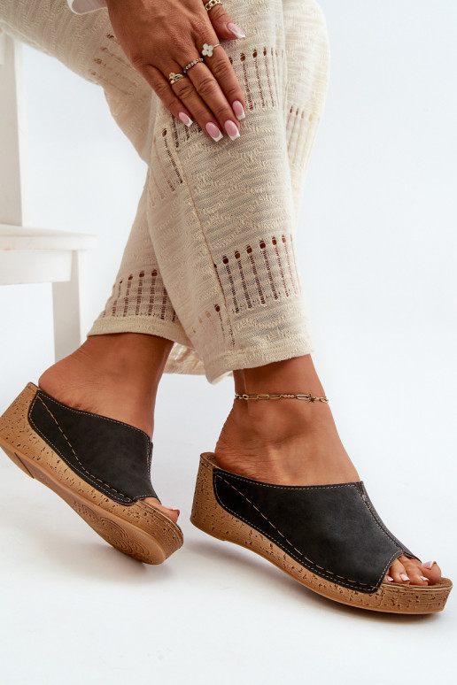 Chinelos femininos confortáveis Em uma cunha Inblu NG000002 cor preta Chinelos femininos confortáveis Em uma cunha Inblu NG000002 cor preta