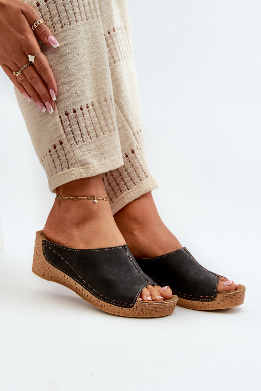 Chinelos femininos confortáveis Em uma cunha Inblu NG000002 cor preta Chinelos femininos confortáveis Em uma cunha Inblu NG000002 cor preta