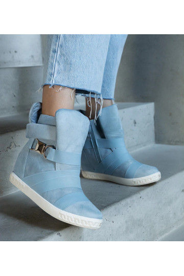 Tênis esportivos azuis com...