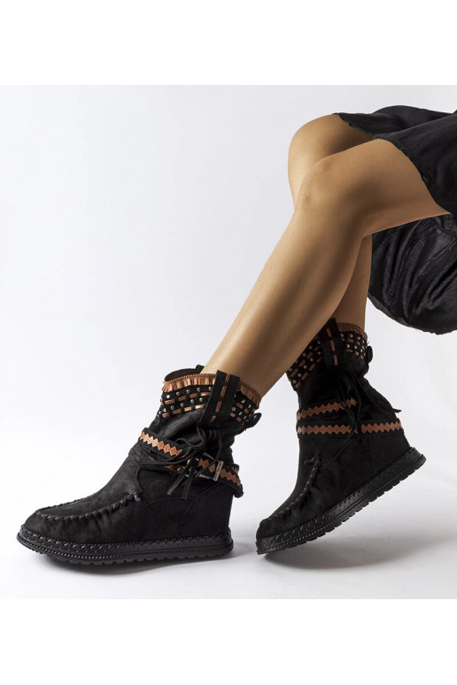 Botas pretas em plataforma, "Beausoleil"