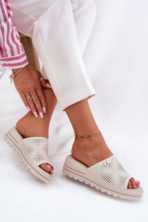 Chinelos de couro Feminino Em uma cunha Vinceza 41477 bege