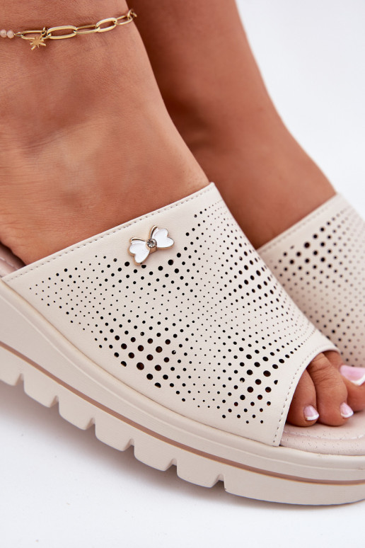 Chinelos de couro Feminino Em uma cunha Vinceza 41477 bege