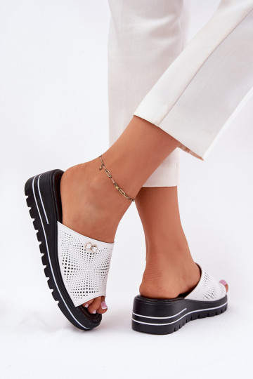 Chinelos de couro Feminino Em uma cunha Vinceza 41477 cor branca 2