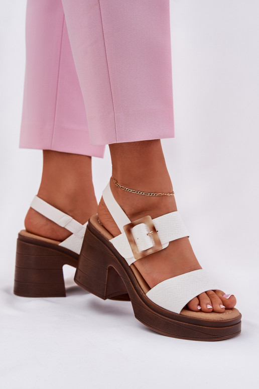 Sandálias femininas Em saltos enormes e plataforma Vinceza 17387 cor branca