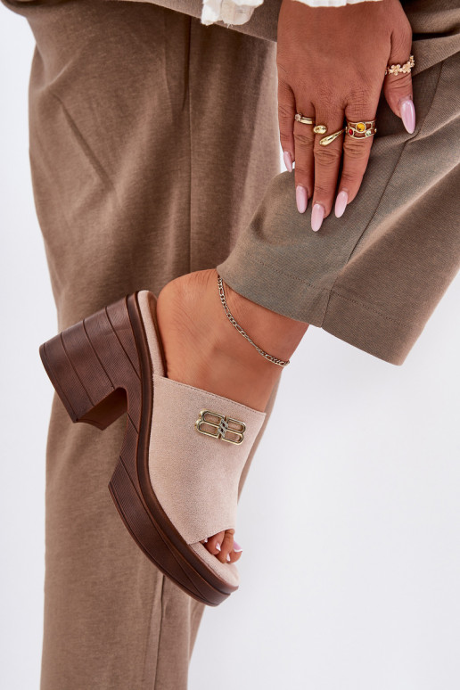 Chinelos femininos Em saltos enormes Ze cor douradam Detalem Vinceza 17400 bege