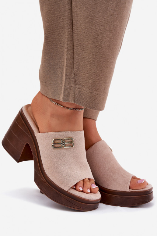 Chinelos femininos Em saltos enormes Ze cor douradam Detalem Vinceza 17400 bege