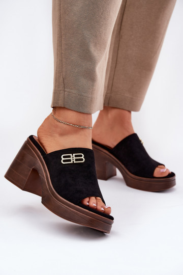 Chinelos femininos Em saltos enormes Ze cor douradam Detalem Vinceza 17400 cor preta