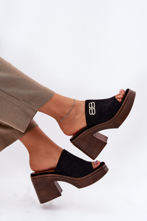 Chinelos femininos Em saltos enormes Ze cor douradam Detalem Vinceza 17400 cor preta