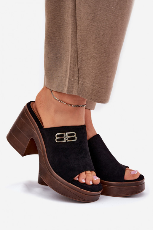 Chinelos femininos Em saltos enormes Ze cor douradam Detalem Vinceza 17400 cor preta