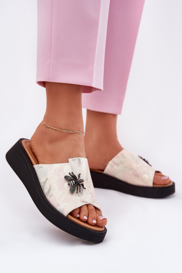 Chinelos de couro Feminino Z Broszką Vinceza 66752 bege 2