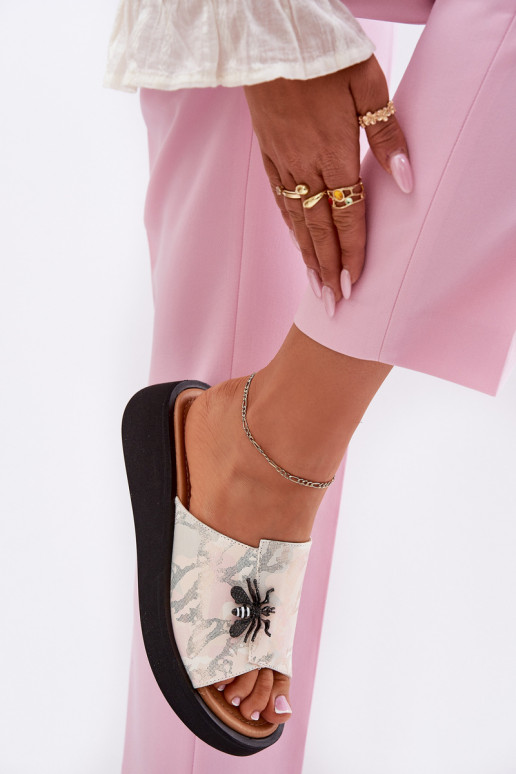 Chinelos de couro Feminino Z Broszką Vinceza 66752 bege