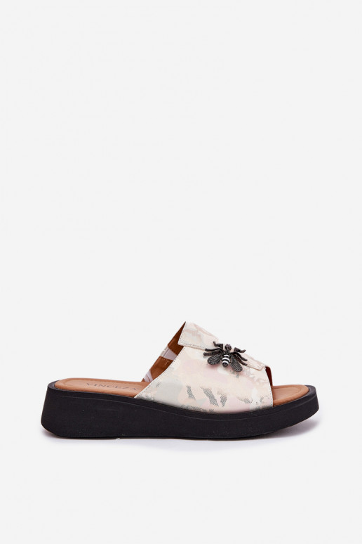 Chinelos de couro Feminino Z Broszką Vinceza 66752 bege