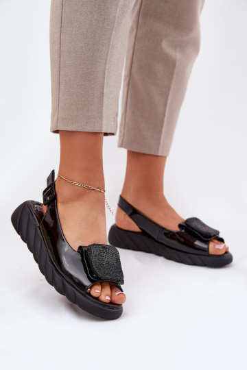 Sapatos femininos na cor preta envernizados de salto com decoração, Artiker 56C1564 2