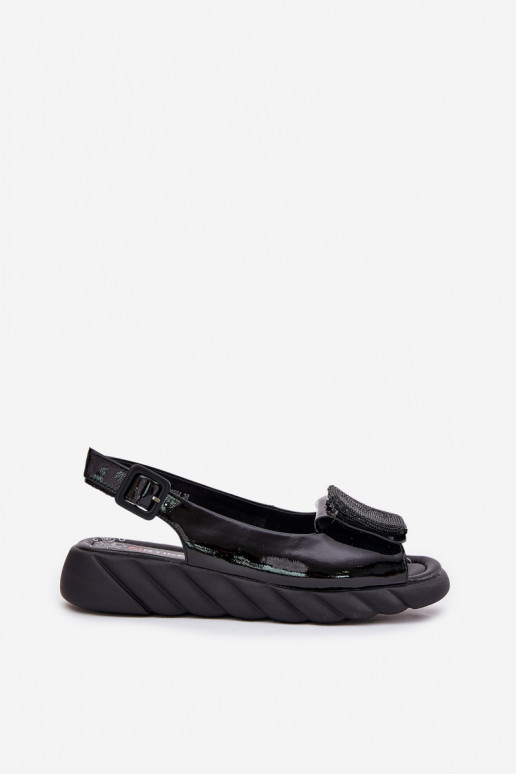 Pele Sandálias lacadas para mulheres Em uma cunha com decoração Artiker 56C1564 cor preta