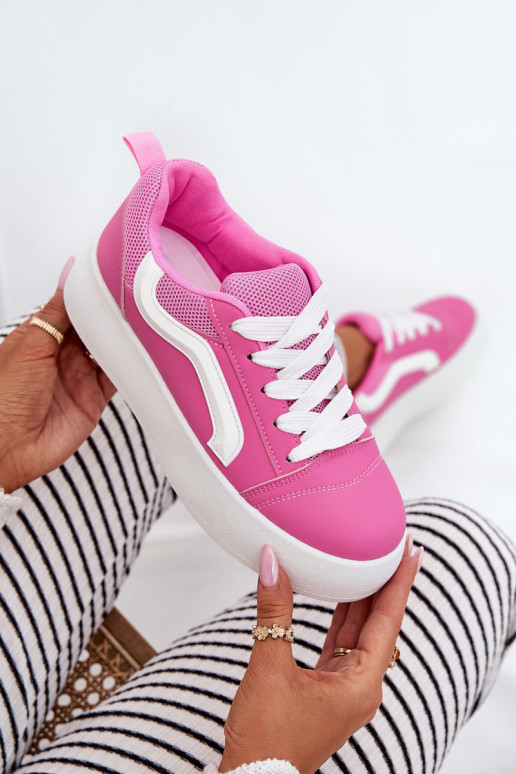 À modalo de tênis Feminino com uma plataforma cor rosa Tellnira