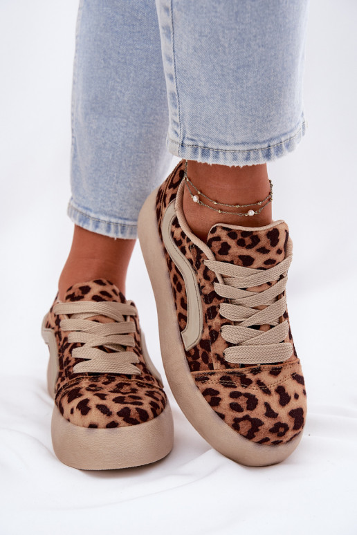 À modalo de tênis Feminino com uma plataforma com padrões de pele de leopardo Tellnira À modalo de tênis Feminino com uma plataforma com padrões de pele de leopardo Tellnira