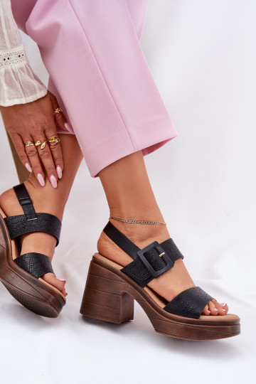 Sandálias femininas Em saltos enormes e plataforma Vinceza 17387 cor preta