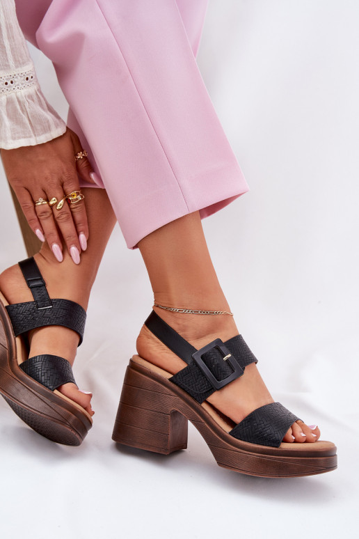 Sandálias femininas Em saltos enormes e plataforma Vinceza 17387 cor preta