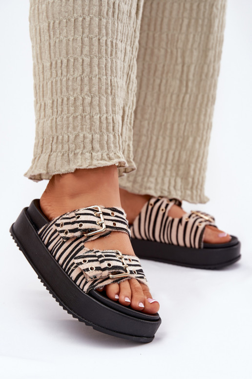 Chinelos femininos com fivelas com uma plataforma Zebra Nilatha Chinelos femininos com fivelas com uma plataforma Zebra Nilatha