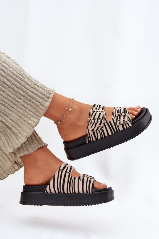 Chinelos femininos com fivelas com uma plataforma Zebra Nilatha Chinelos femininos com fivelas com uma plataforma Zebra Nilatha