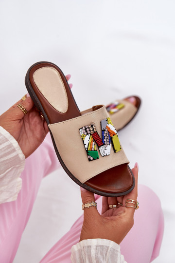 Chinelos femininos com salto largo com enfeites cor dourada Clelione